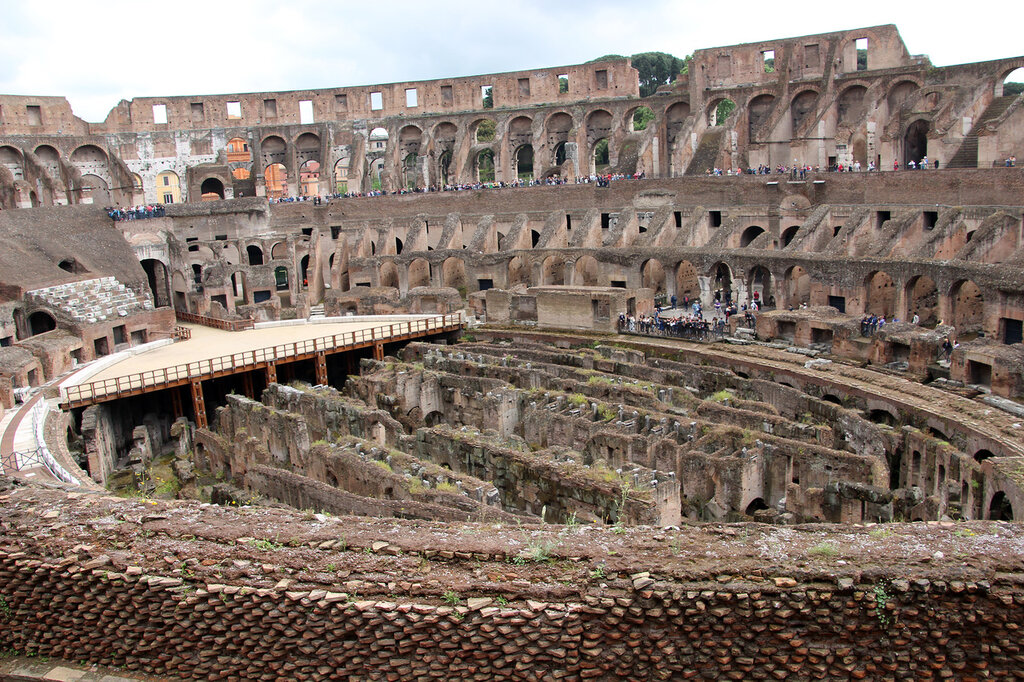 Почему колизей. Колизей подземная Арена. Разрушенный Колизей Рим. Подземелье Колизея. Колизей подземные этажи.